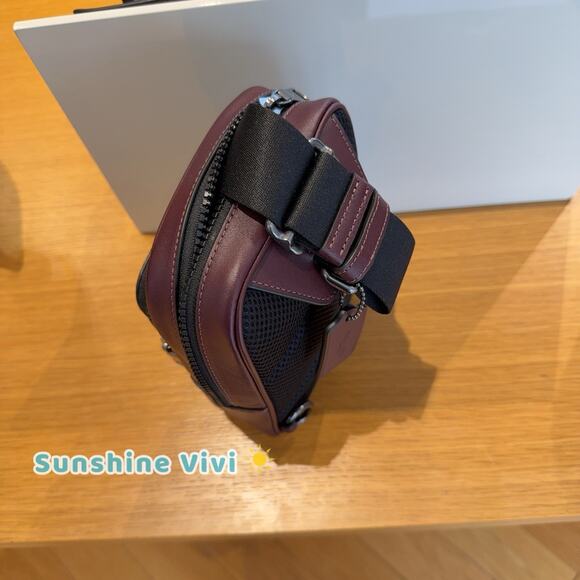 NWT Coach men's Racer Sling Pack In Signature Canvas CV763 Black Currant - Picture 3 of 4